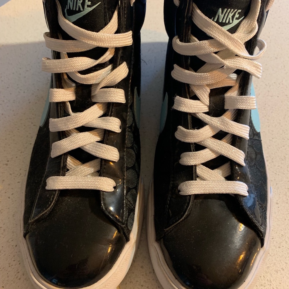 Nike - Picture 4 of 5